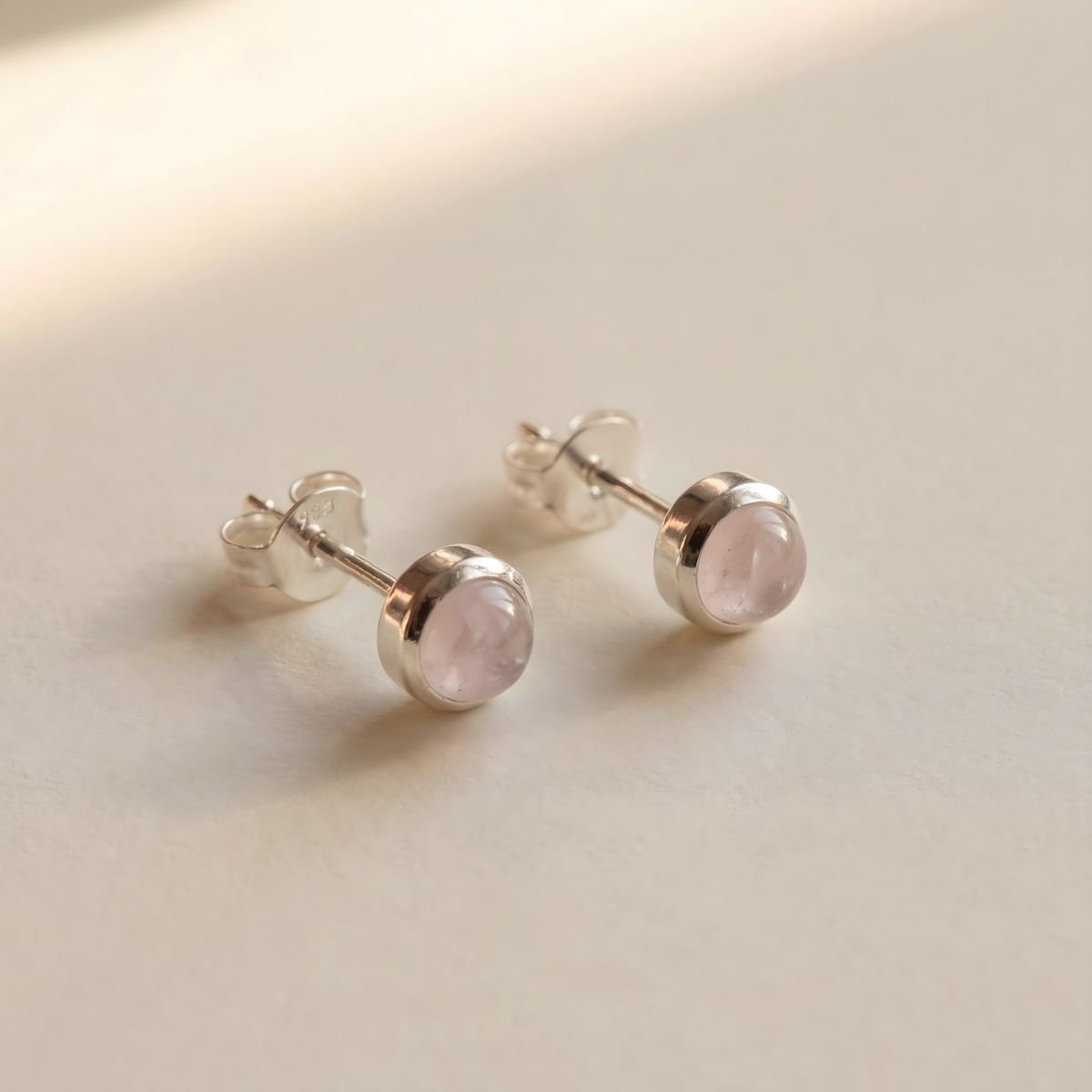 LOVE MAGNET ROSENQUARZ OHRSTECKER - thatspiritualshop.de