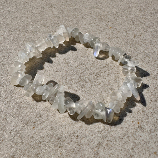 MOONSTONE ENERGY | Regenbogen Mondstein Splitterarmband - thatspiritualshop.de