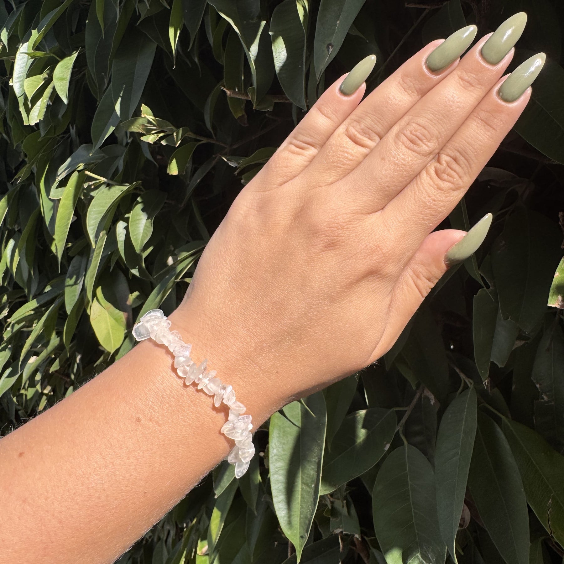 MOONSTONE ENERGY | Regenbogen Mondstein Splitterarmband - thatspiritualshop.de