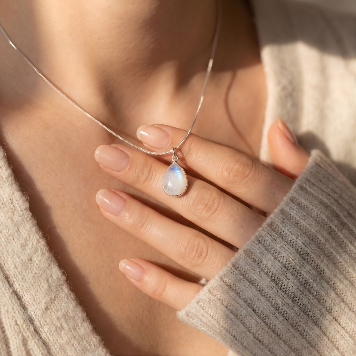 REGENBOGEN MONDSTEIN KETTE - thatspiritualshop.de