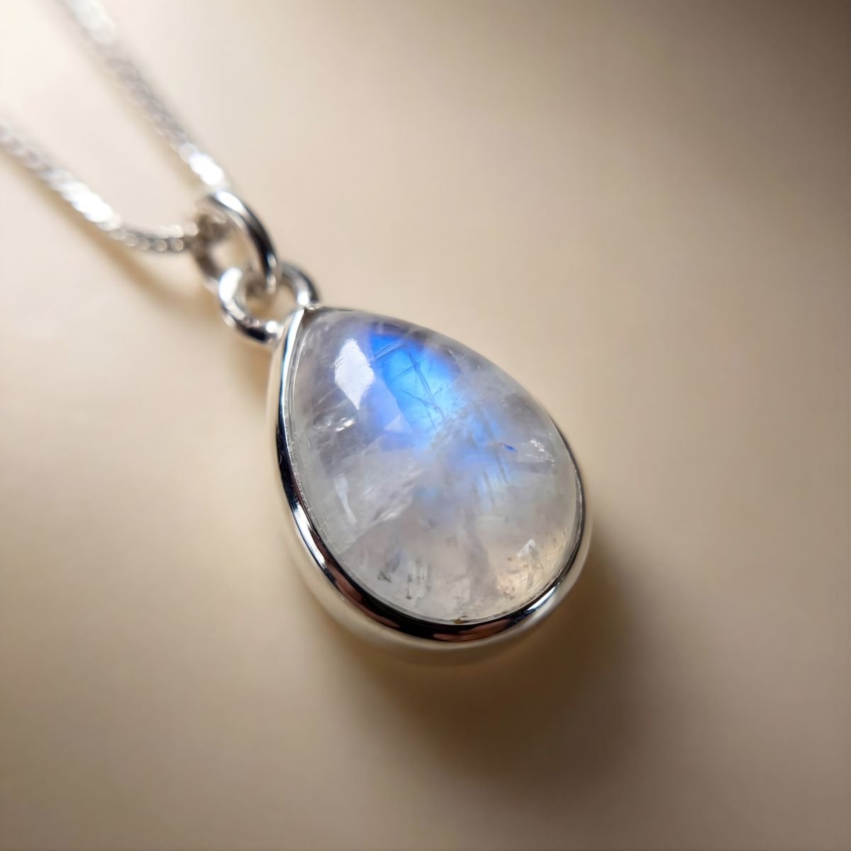 REGENBOGEN MONDSTEIN KETTE - thatspiritualshop.de
