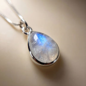 REGENBOGEN MONDSTEIN KETTE - thatspiritualshop.de