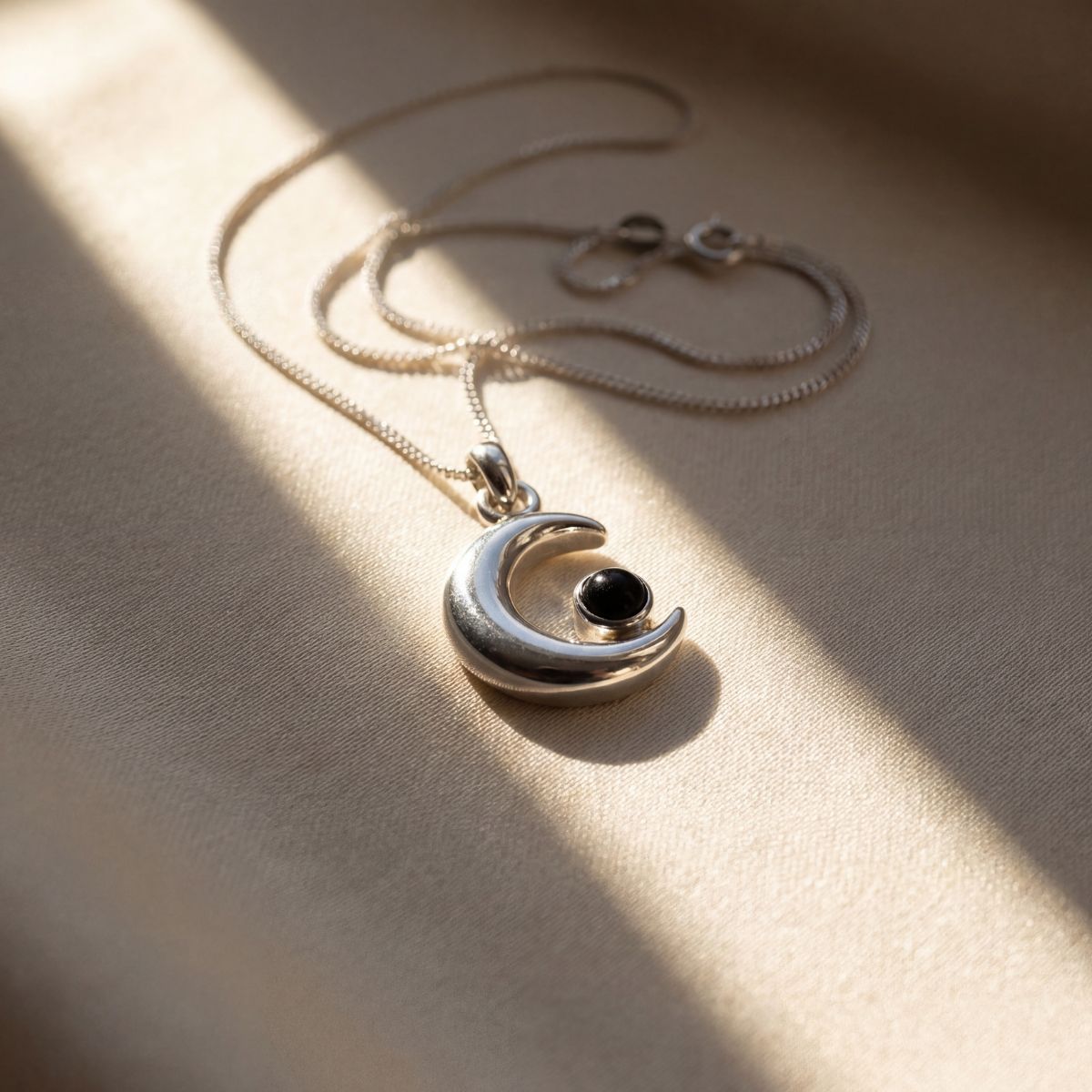 TURMALIN PROTECTION MOND KETTE - thatspiritualshop.de